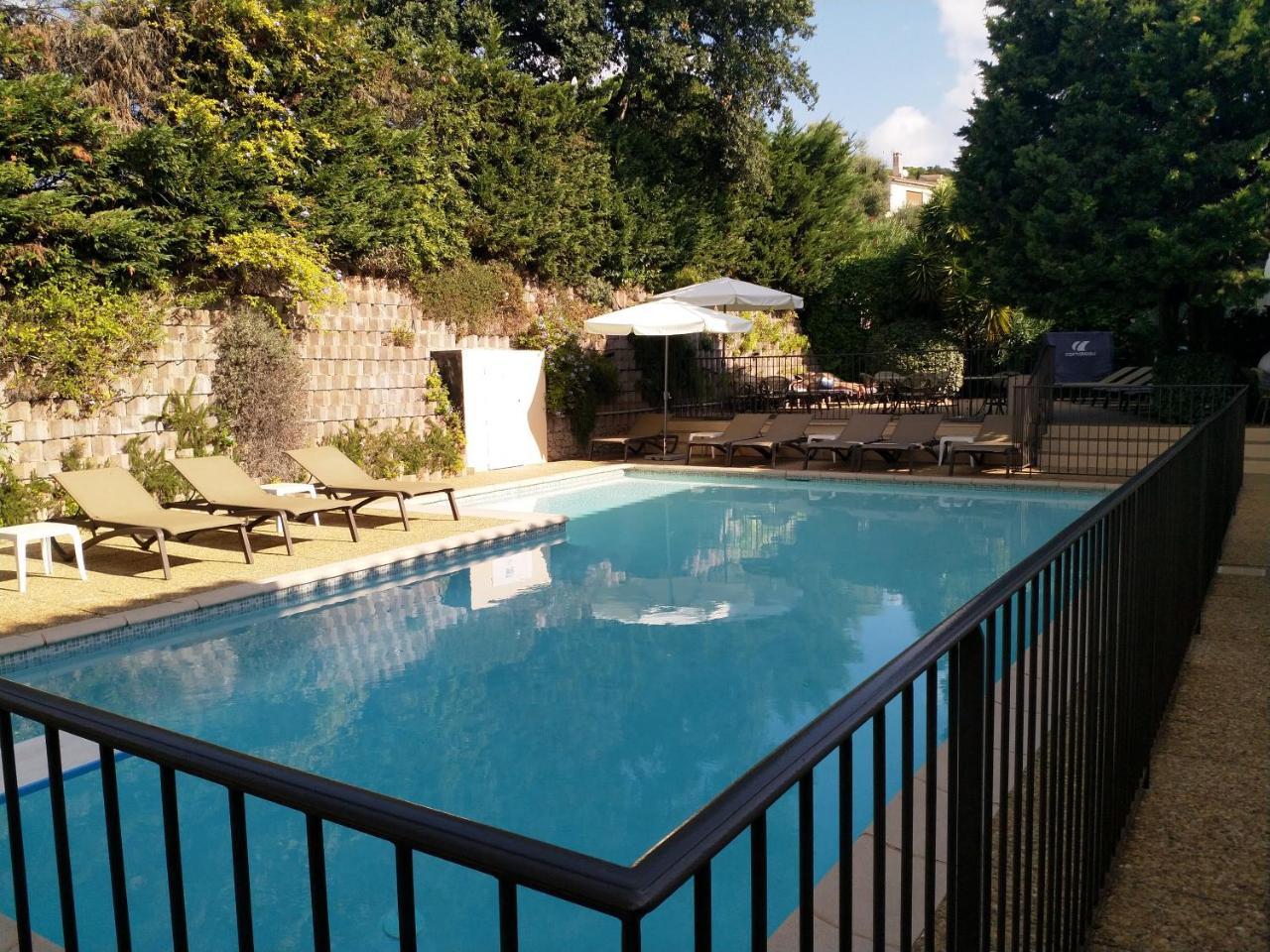 Hotel Lou Paouvadou Sainte-Maxime Esterno foto